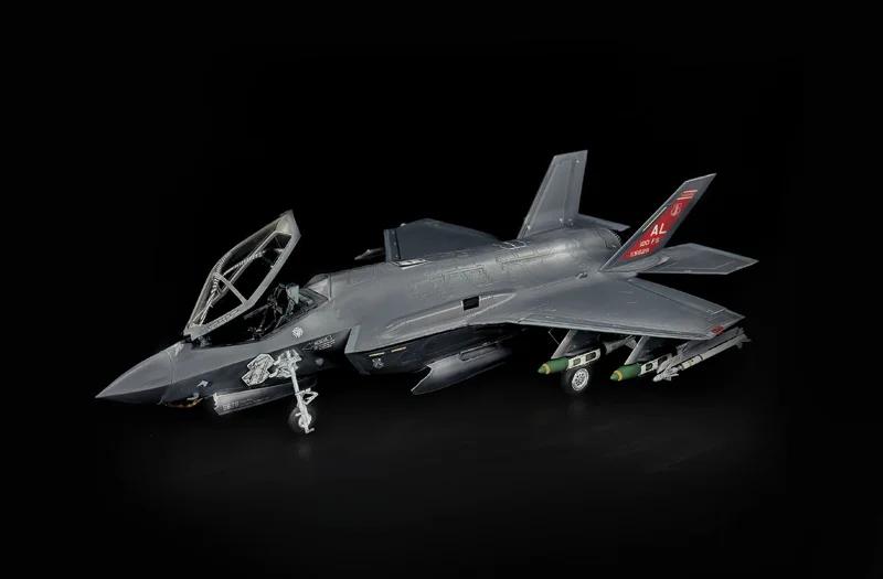Italeri 1/48 F-35A Lightning Iibeast Mode Model Kit — official product photo 6