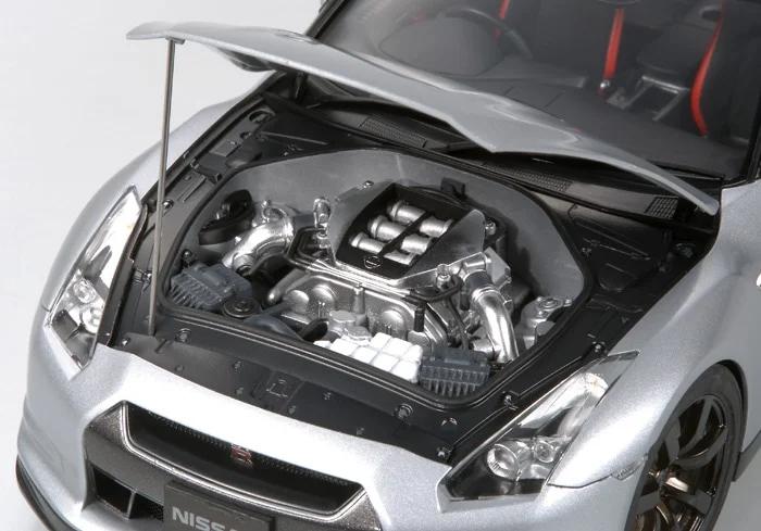 Tamiya 1/24 Nissan Gtr Model Kit — official product photo 4