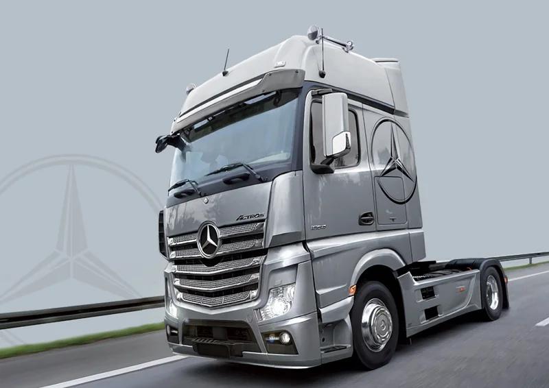 Italeri 1/24 Mercedes Benz Actros Mp4 Model Kit — official product photo 1