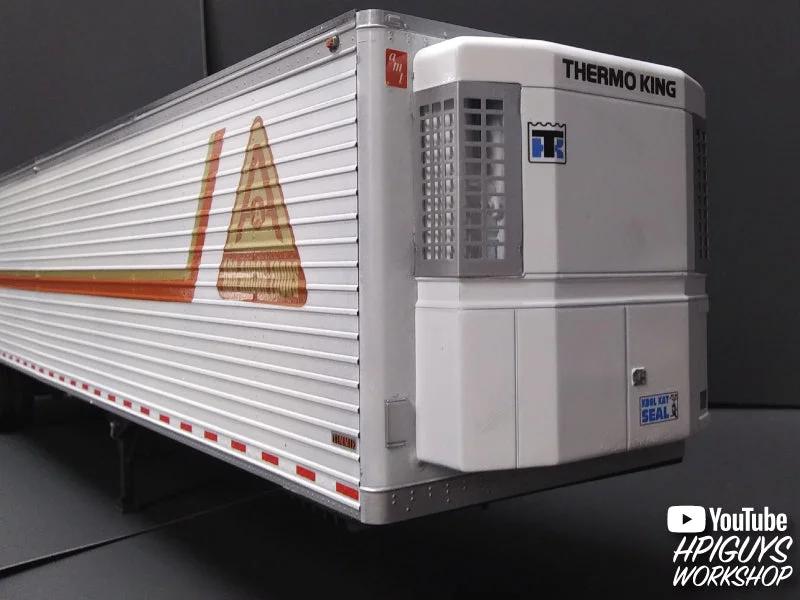 AMT 1/24 Reefer Semi Trailer Model Kit — official product photo 5
