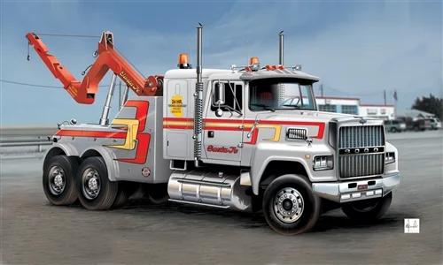 Italeri 1/24 U S Wrecker Truck Model Kit — official product photo 1