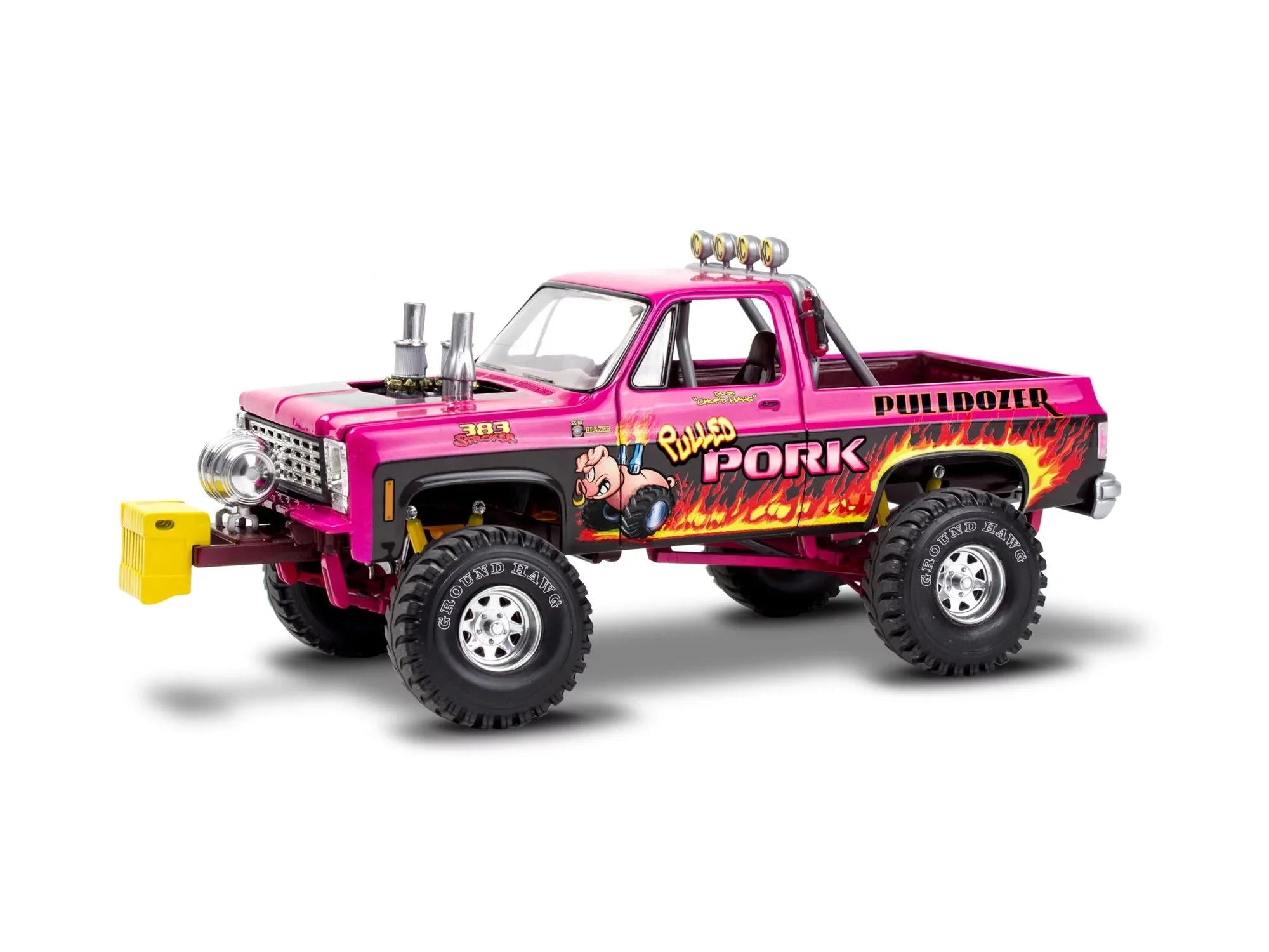 Revell 1/24 78 Chevy Blazer Pulldozer Model Kit — official product photo 1