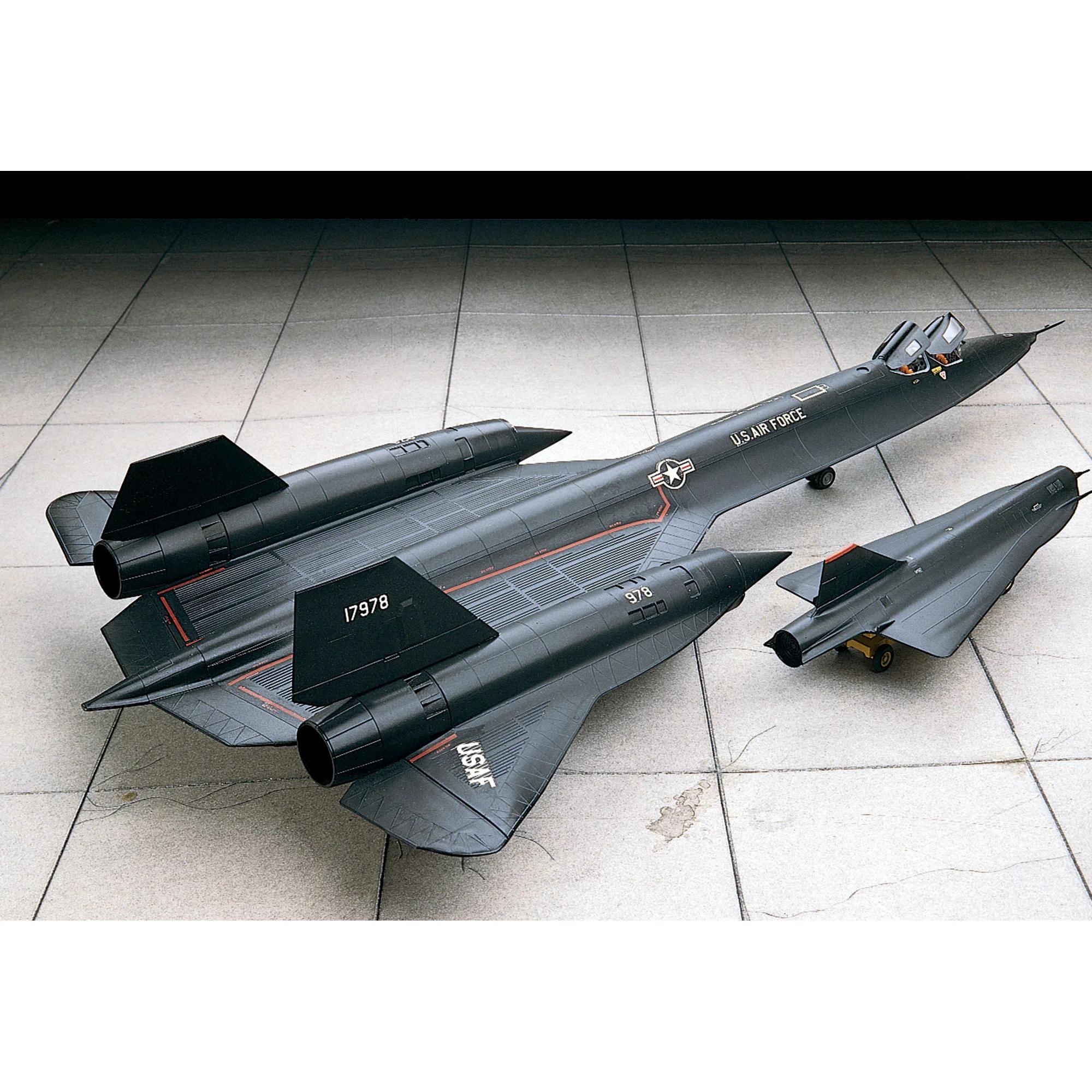 Revell 1/72 Sr-71a Blackbird Model Kit — official product photo 3