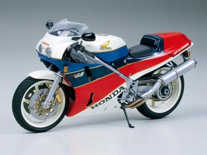 Tamiya 1/12 Honda Vfr 750r Model Kit — official product photo 1