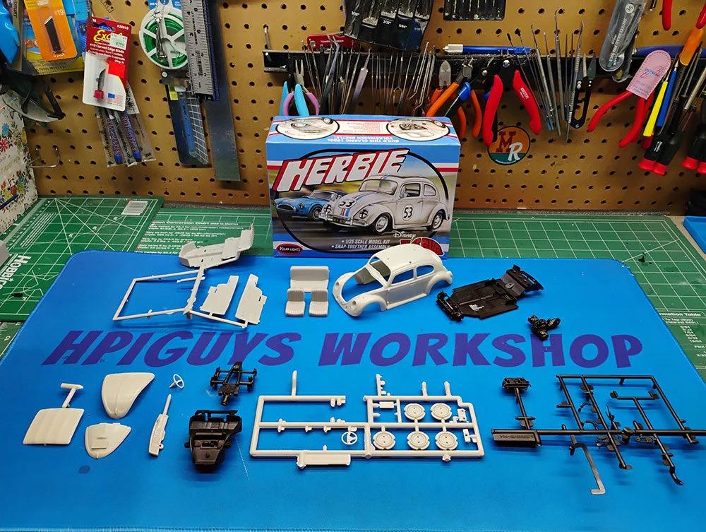 Polar Lights 1/25 Herbie Vw Beetle Model Kit — official product photo 3