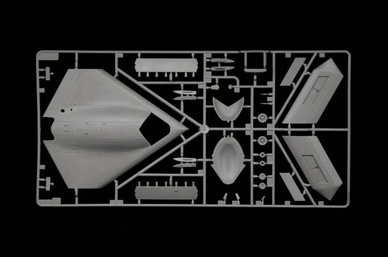Italeri 1/72 X-47B Model Kit — official product photo 5