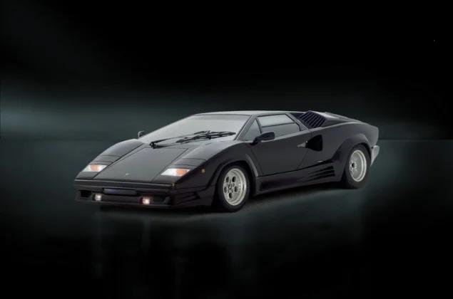 Italeri 1/24 Lamborghini Countach 25th Model Kit — box art