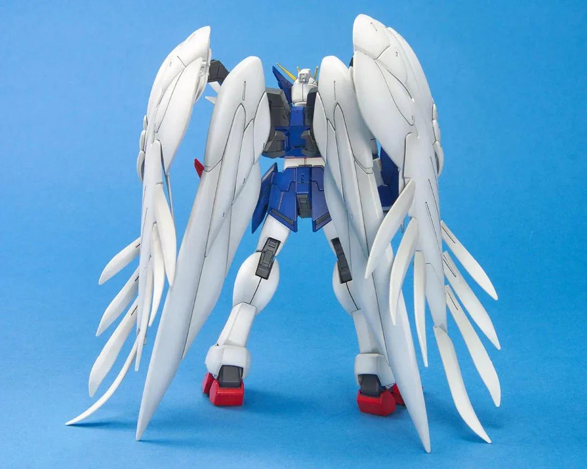 Bandai 1/100 MG Wing Zero Custom EW Model Kit — official product photo 2