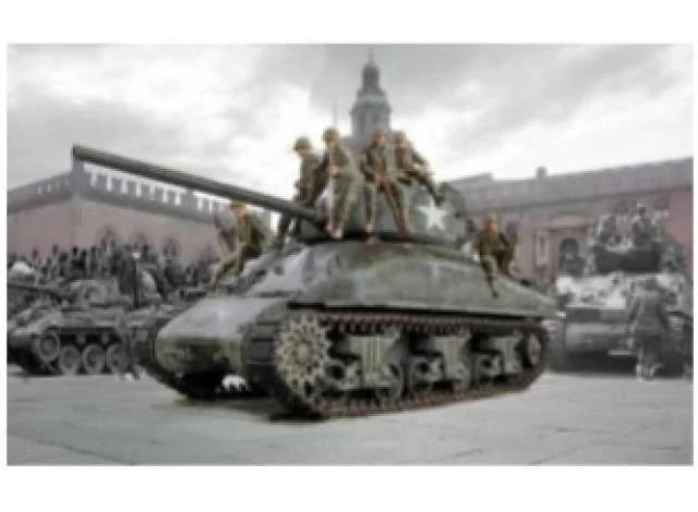 Italeri 1/35 M4a1 Sherman W US Infntry Model Kit — box art