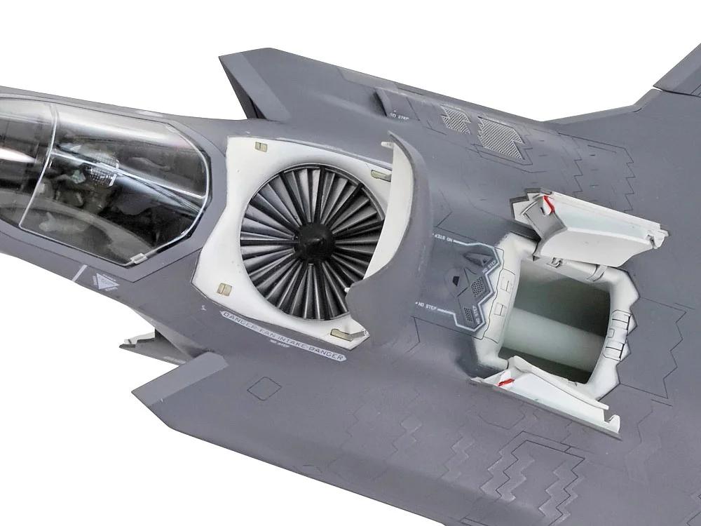 Tamiya 1/72 F-35B Lockheed Martin Lightning II Model Kit — official product photo 5
