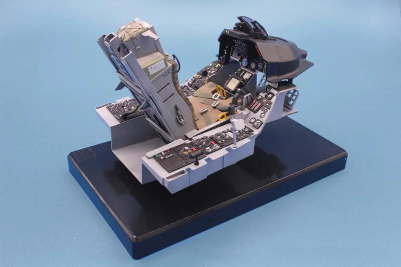 Italeri 1/12 F-16 Cockpit Model Kit — official product photo 6