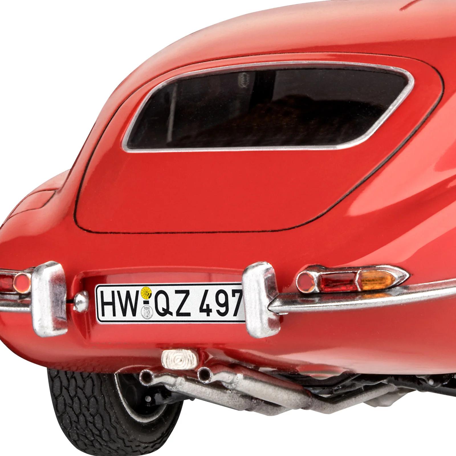 Revell 1/24 XK-E Jaguar E-type Model Kit — official product photo 3