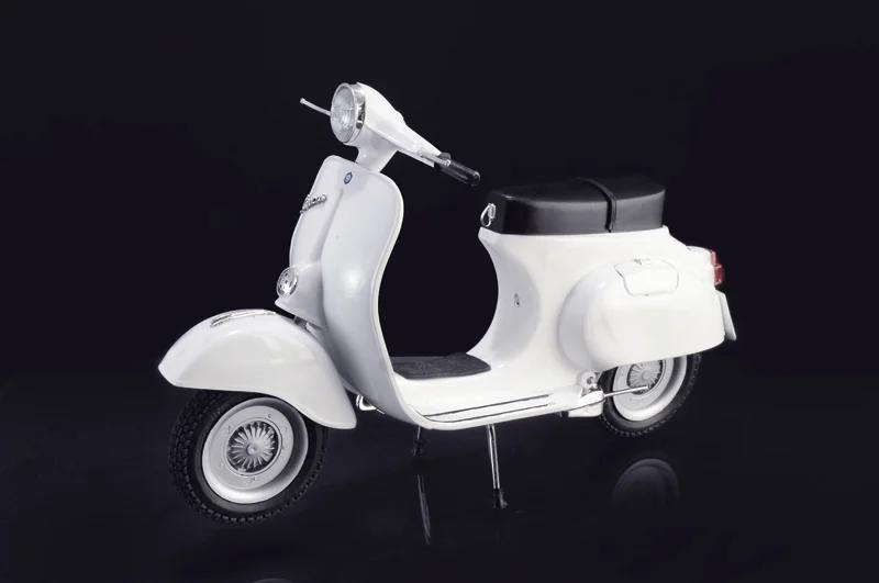 Italeri Vespa 125 Primavera 1 9 Model Kit — official product photo 4