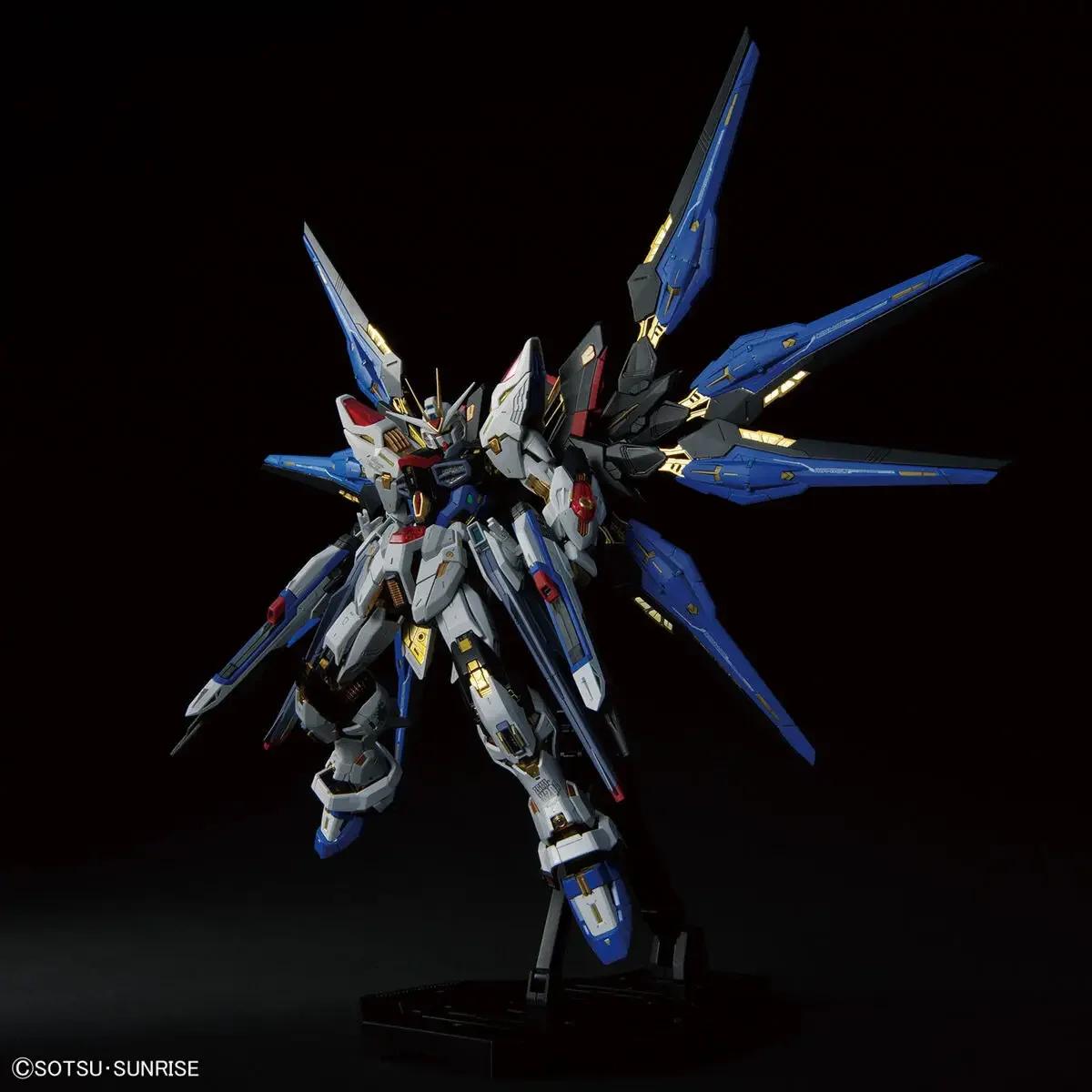 Bandai 1/100 MGEX Strike Freedom Gundam Model Kit — product photo 11