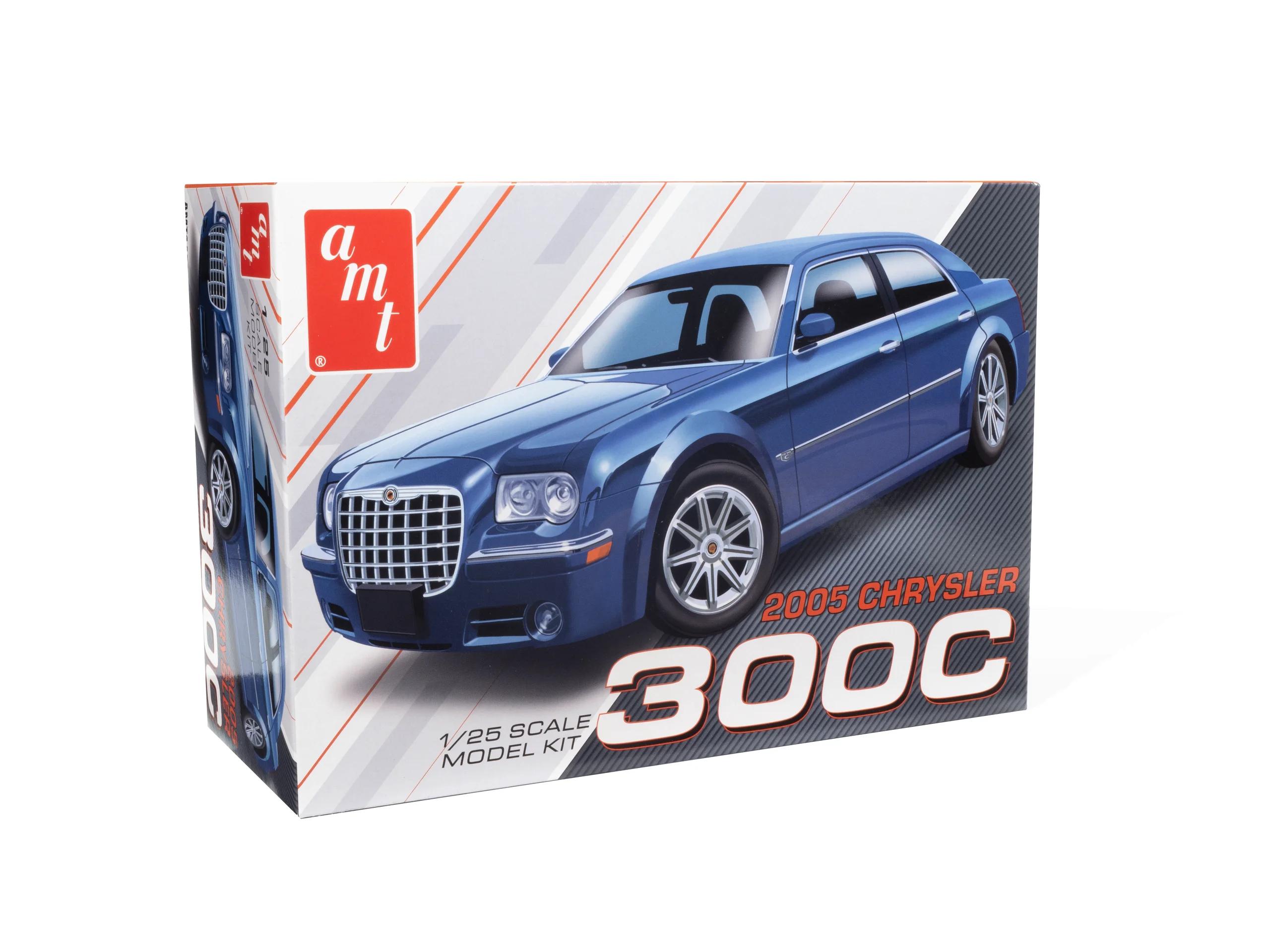 AMT 1/25 2005 Chrysler 300c Model Kit — official product photo 1