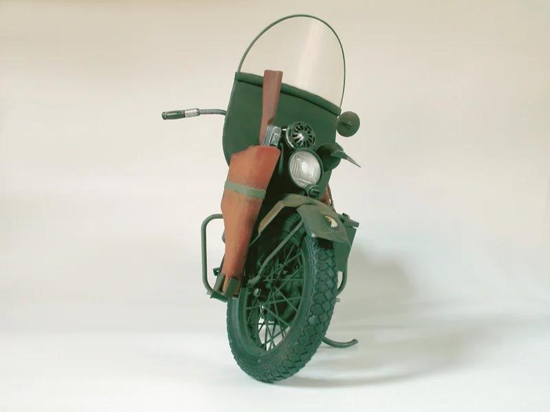 Italeri US Army WWII Motorcycle 1 9 Model Kit — official product photo 4