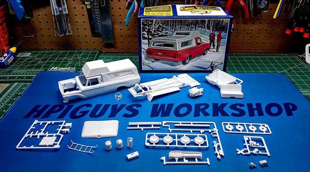 AMT 1/25 F-100 63 Ford Camper Pickup Model Kit — official product photo 3