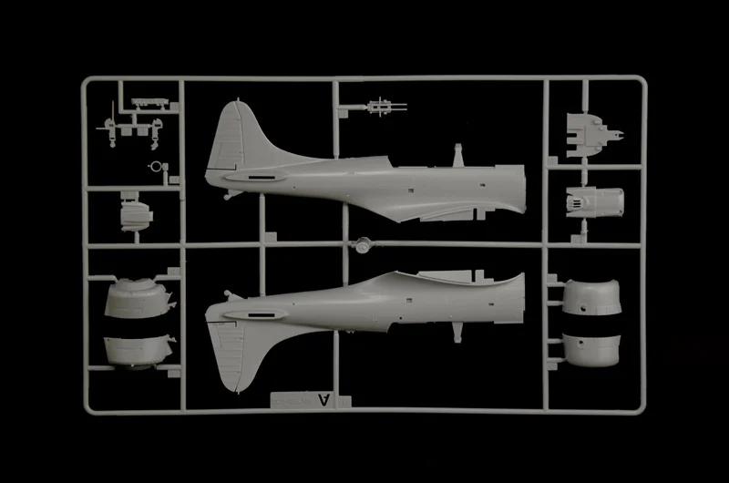 Italeri 1/48 SBD-3 Dauntless Usn Model Kit — official product photo 5