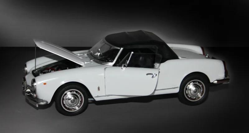 Italeri 1/24 Giulietta Spider 1600 Model Kit — official product photo 6