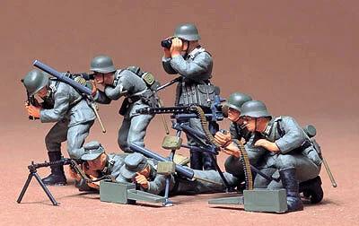Tamiya 1/35 Ger Machine Gun Troops Model Kit — box art