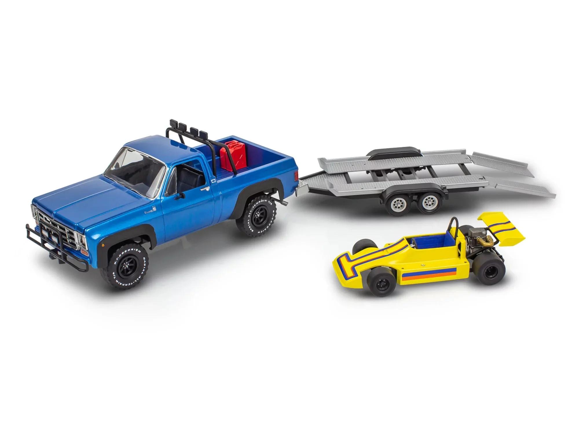 Revell 1/24 78 Chevy 4x4 W Virage Trailer Model Kit — official product photo 1