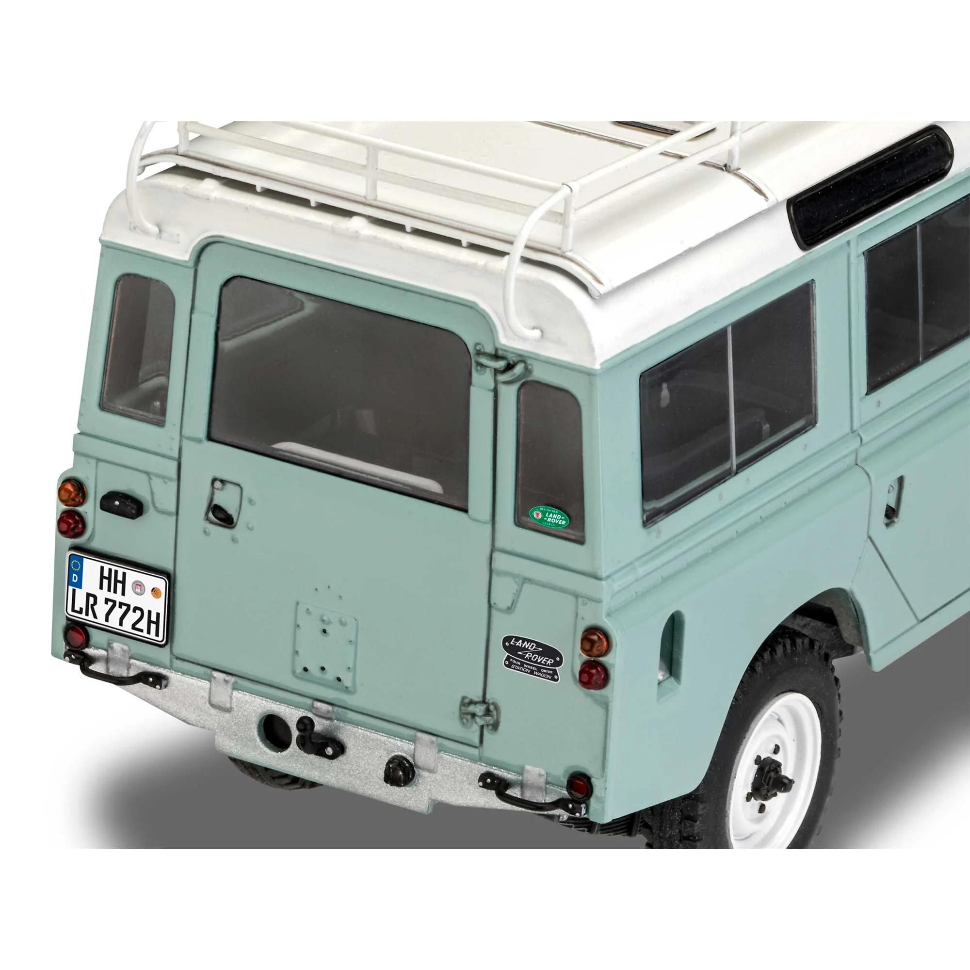 Revell 1/24 Land Rover Series III Model Kit — official product photo 4