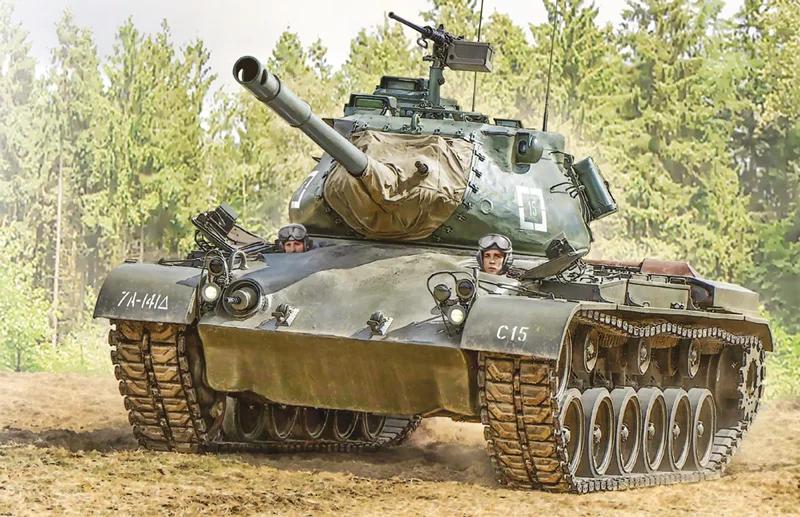 Italeri 1/35 M47 Patton Model Kit — box art