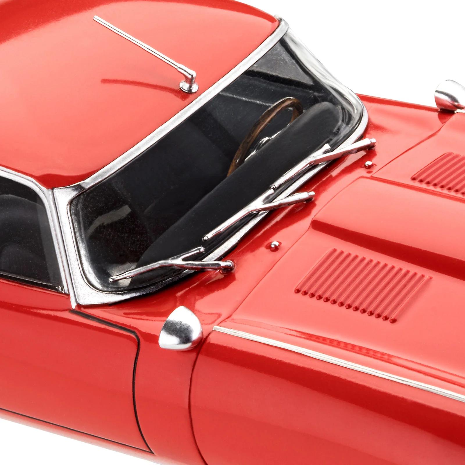 Revell 1/24 XK-E Jaguar E-type Model Kit — official product photo 5
