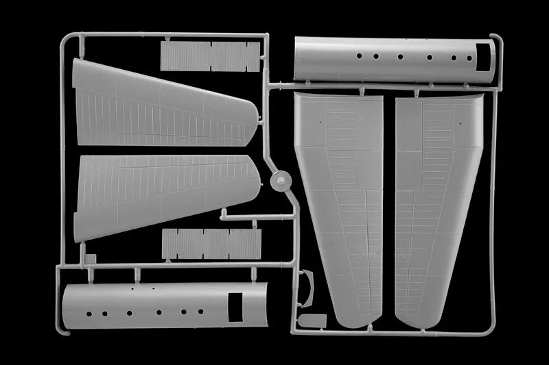 Italeri 1/72 As51 Horsa MK I Aircraft W Paratrps Model Kit — official product photo 4