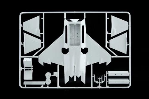 Italeri 1/72 F-22 Raptor Model Kit — official product photo 4