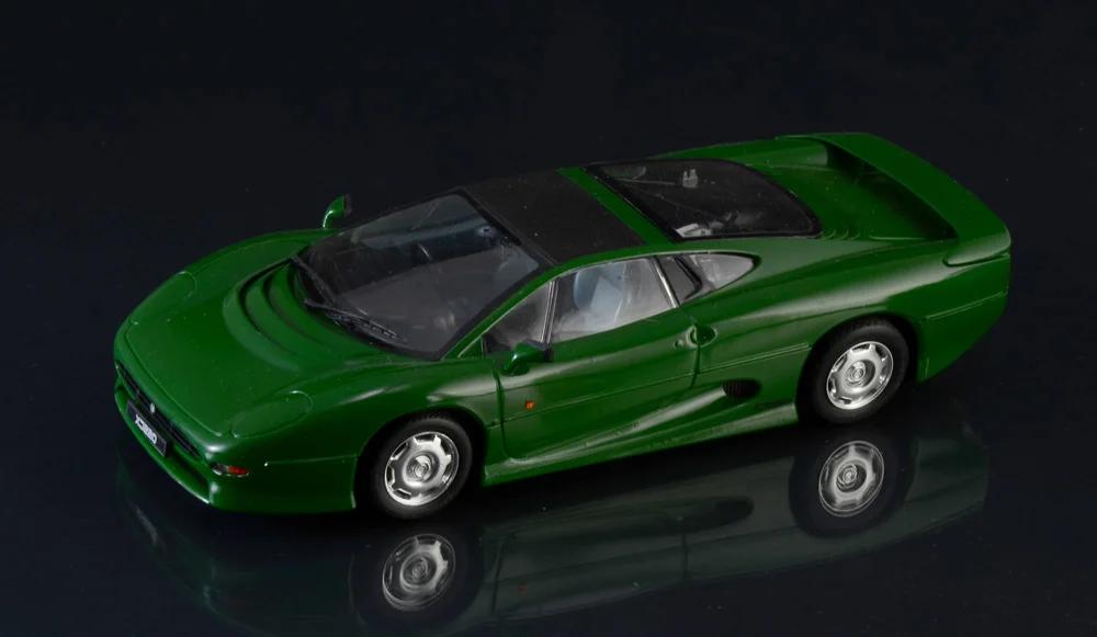 Italeri 1/24 Jaguar Xj220 Model Kit — official product photo 6