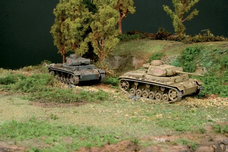 Italeri 1/72 Pzkpfw III Ausf J Model Kit — official product photo 1