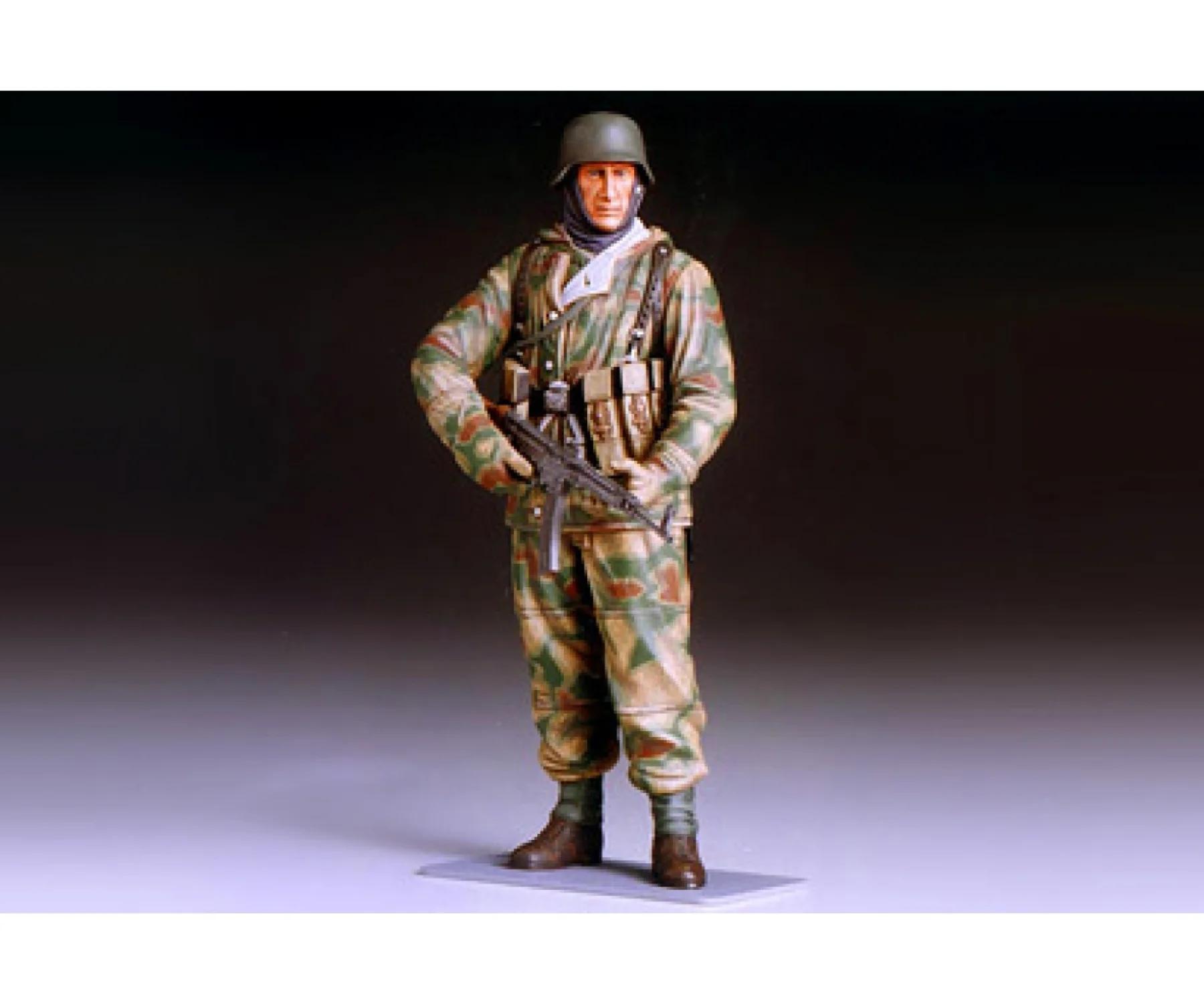 Tamiya 1/16 Ww-ii German Infantryman Model Kit — official product photo 1