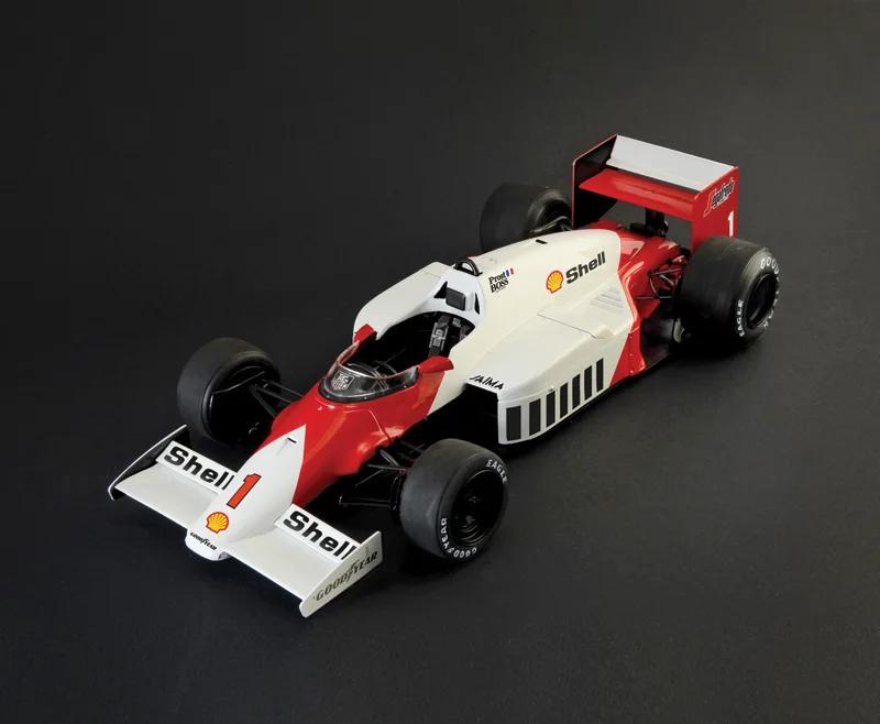 Italeri 1/12 Mclaren Mp4-2c Formula 1 Model Kit — official product photo 3