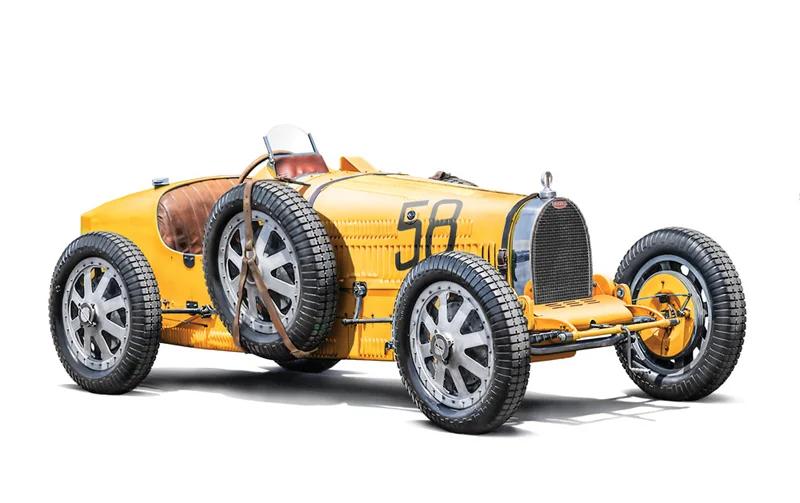 Italeri 1/12 Buggatti 35b Florio 28 Model Kit — official product photo 1