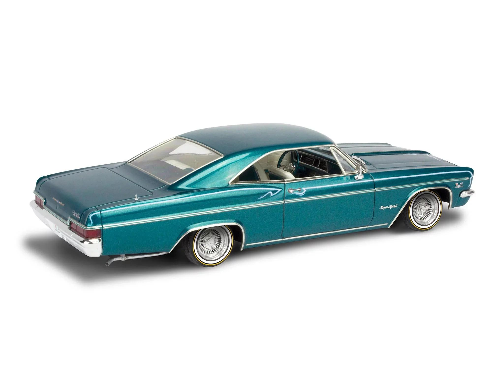 Revell 1/25 66 Chevy Impala Ss 396 2n1 Model Kit — official product photo 3