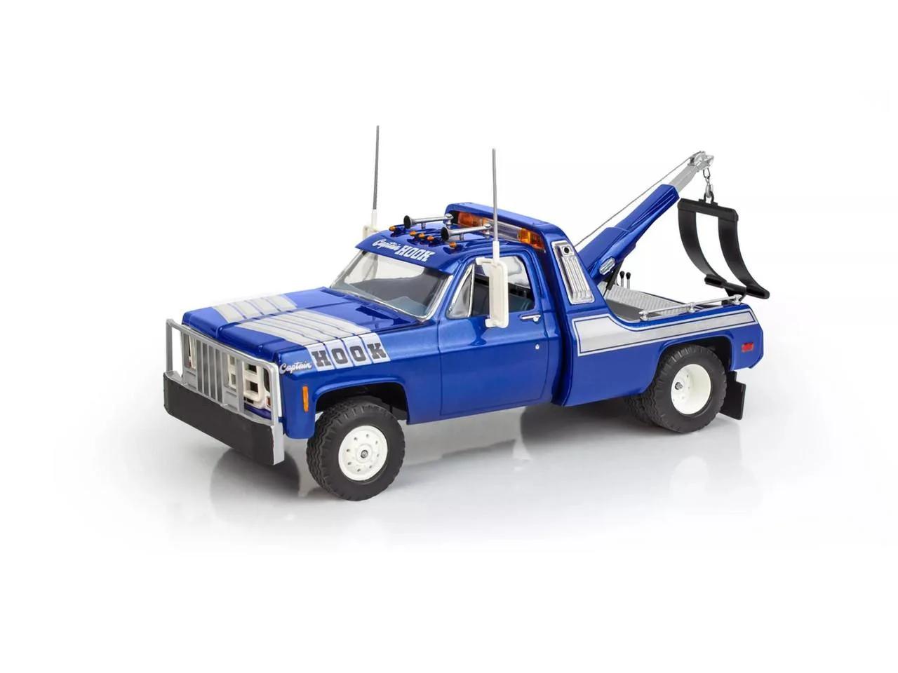 Revell 1/24 1979 Captain Hook Gmc Wrecker Model Kit — official product photo 3