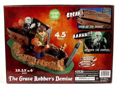 Polar Lights Haunted Manor Grave Robbers Demise Model Kit — official product photo 4