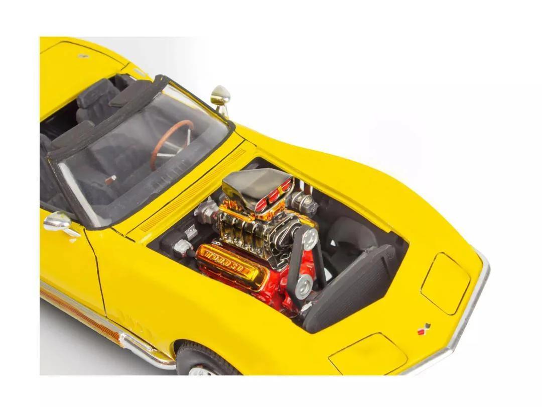 Revell 1/25 L-88 68 Corvette Roadster Model Kit — official product photo 5