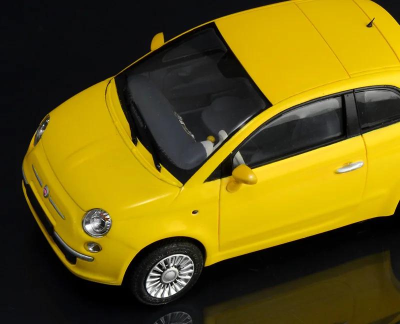 Italeri 1/24 Fiat 5002007 Model Kit — official product photo 6