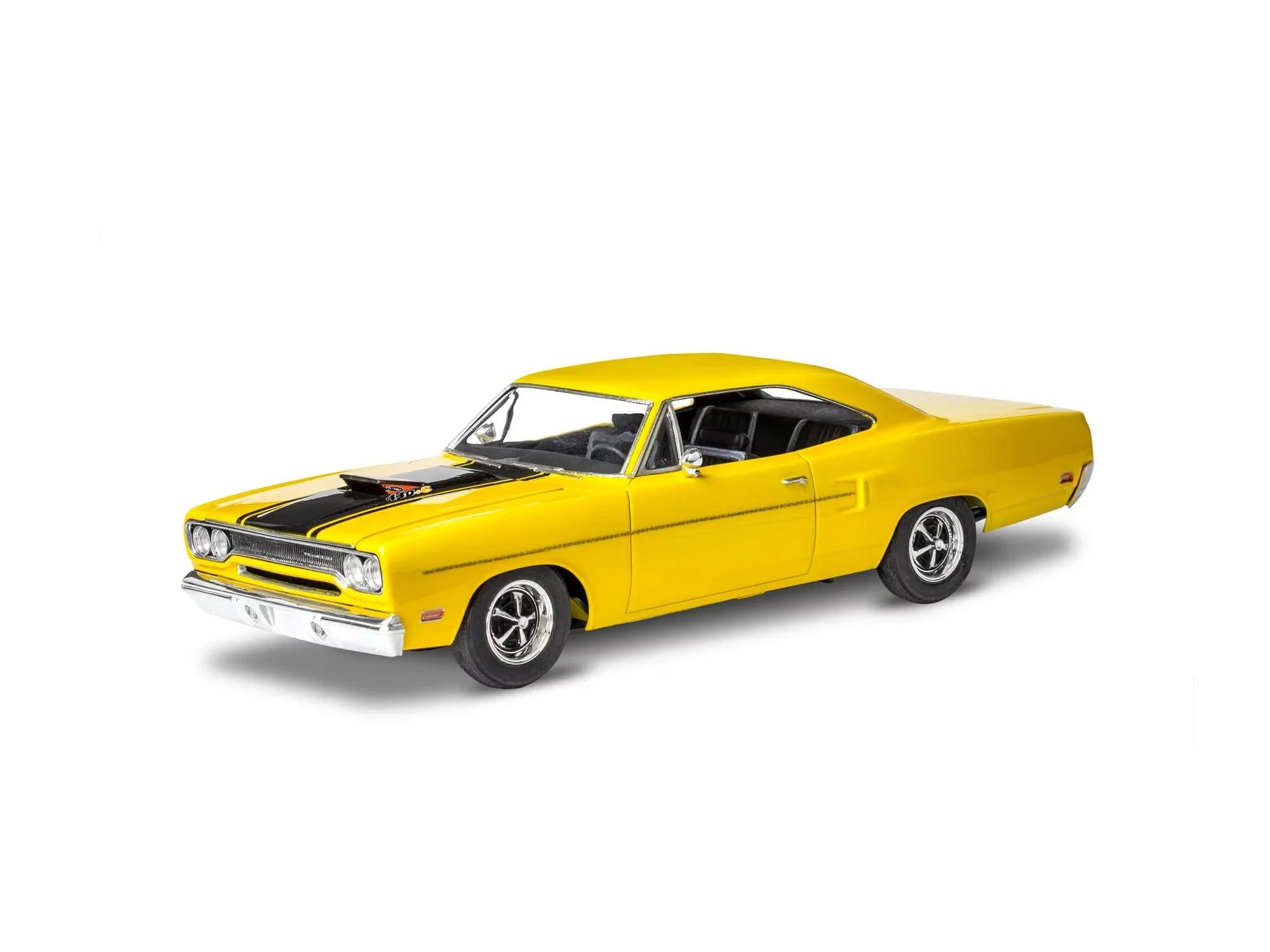 Revell 1/24 70 Plymouth Roadrunner Model Kit — official product photo 2