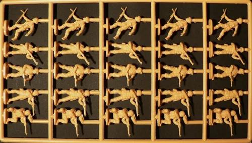 Italeri 1/72 WWII British Paratroopers Model Kit — official product photo 4