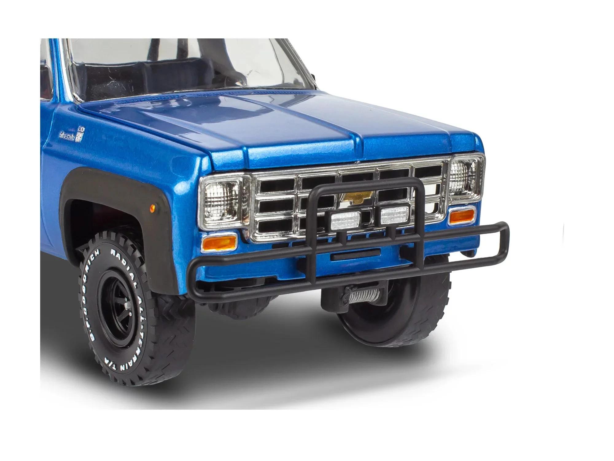Revell 1/24 78 Chevy 4x4 W Virage Trailer Model Kit — official product photo 5