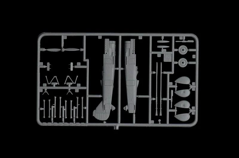 Italeri 1/72 Fiat Cr32 Freccia Model Kit — official product photo 6