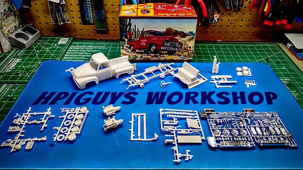 AMT 1/25 53ford Pu Baja Patrol Model Kit — official product photo 3