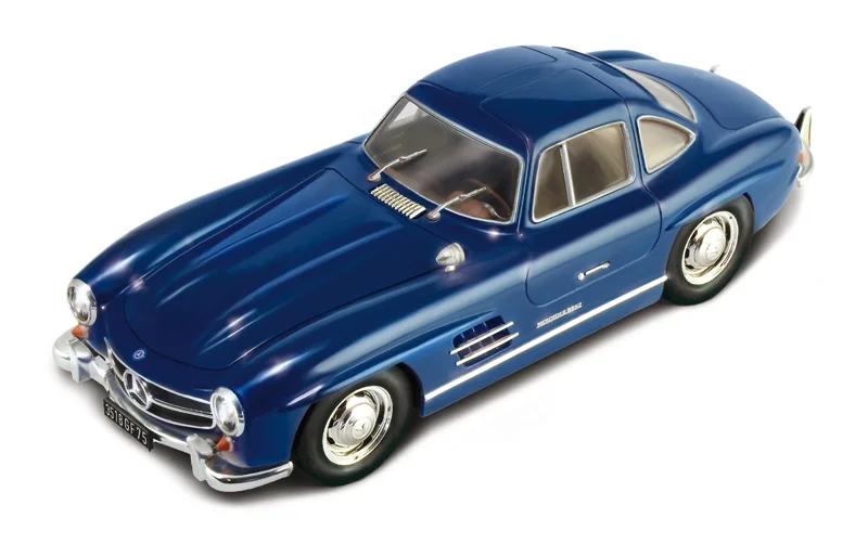 Italeri 1/24 Mercedes Benz 300 Sl Model Kit — official product photo 1