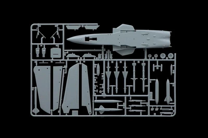 Italeri 1/72 Tornado Gr 1 RAF Fghter Model Kit — official product photo 5